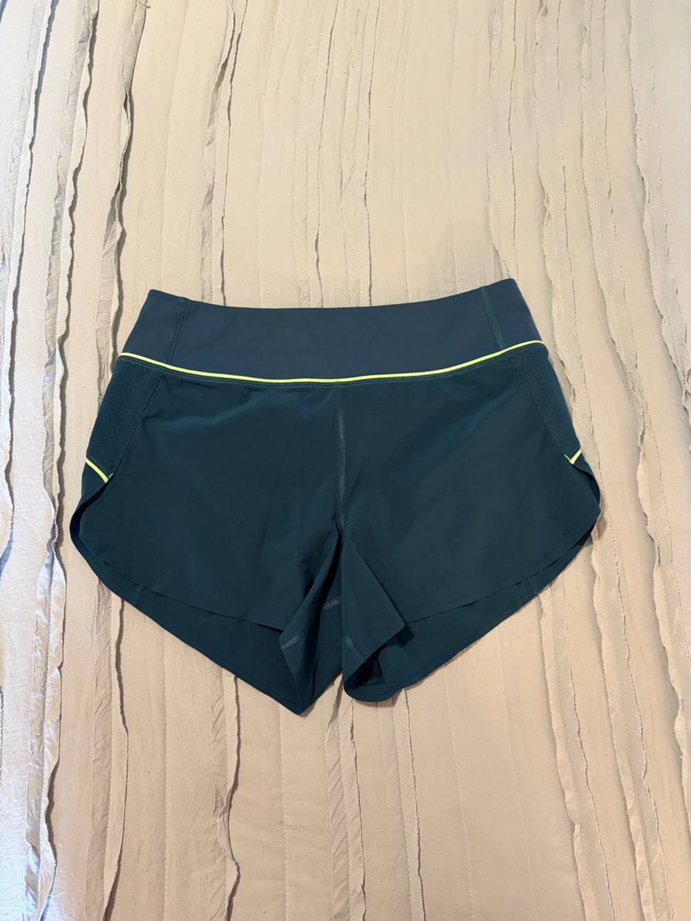 Athleta Run With It Short | Size S